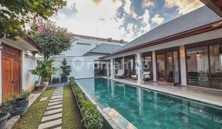 Over Lease Villa Potential Bussiness At Center Of Berawa Canggu