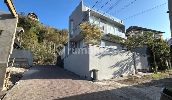 Dijual Rumah dengan Pemandangan Laut di Jimbaran