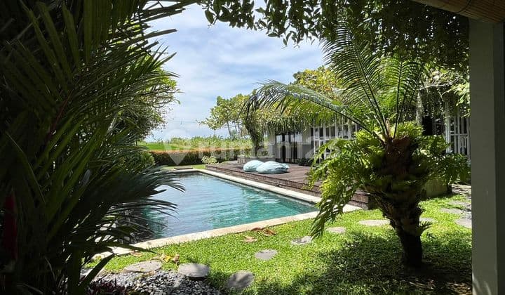Peaceful Tropical Villa Retreat in Kaba-Kaba with Rice Field View & Pet Friendly