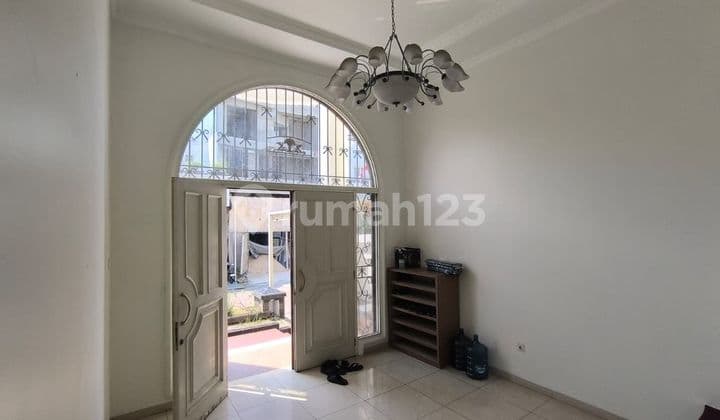 Rumah Asri 2 Lantai Siap Huni di Pik 1