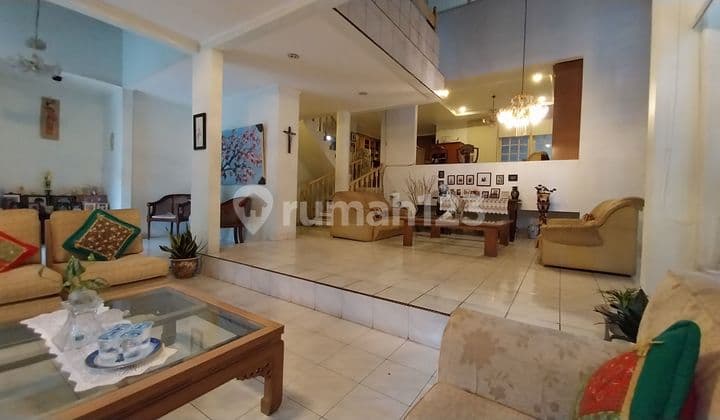 Villa cineremas, lingkubgan Elit, tenang, nyaman