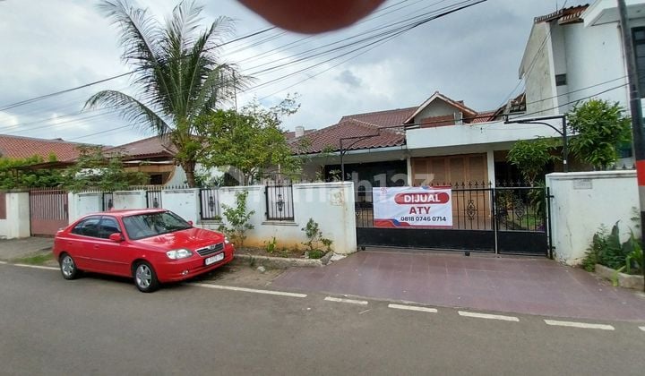 Rumah Klasik Di Duren Sawit Dilokasi Strategis Dekat St. Tj