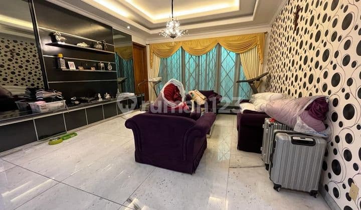 Rumah Pluit Rapih Siap Huni Hadap Timur