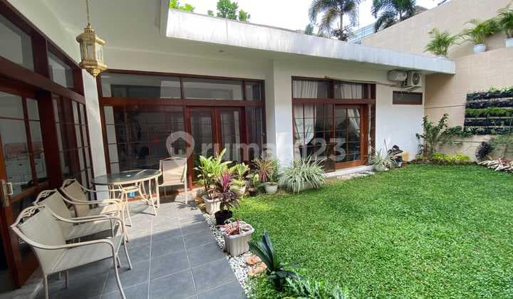 Dijual Rumah Di Setrasari Dengan Banyak Taman Dan Ruang Terbuka