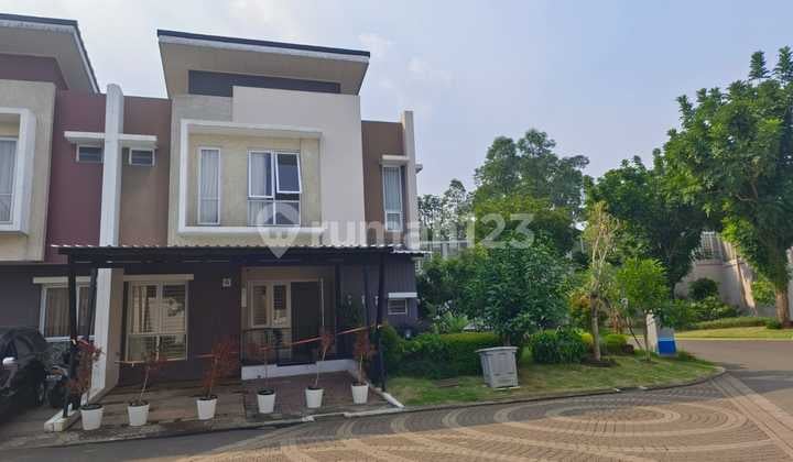 For Sale: House in Rossini Cluster, Gading Serpong with Modern Concept.