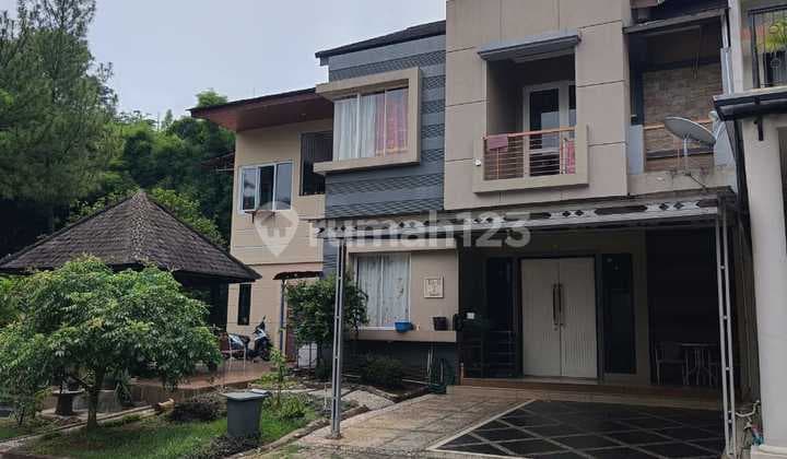 Di Rumah The Green Bsd City, Strategis, Hook, Samping Taman.