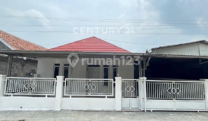 Spacious House Suitable for Family Living Location in Pelita Pegambira Alley
