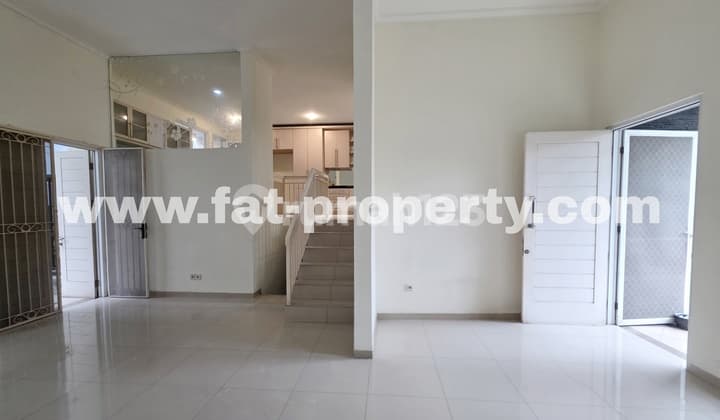 Murah! Disewakan Rumah Bgs di Tmn Permata Buana Jl Pulau Panggang Blok R,Jakbar