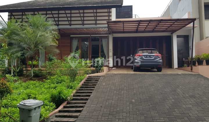 Hoek Timur View Sport Club Style Villa di Greencove Bsd