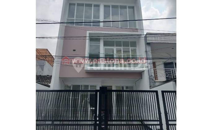 DIJUAL RUMAH DAERAH KELAPA GADING 3,5 LANTAI SIAP HUNI (KG004973)