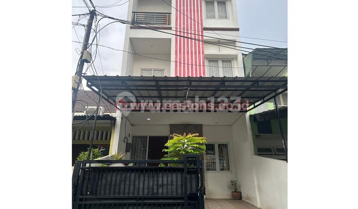 Dijual Rumah Bagus 3 Tingkat, Daerah Kelapa Gading (Kg005225)