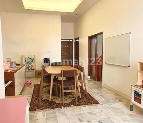 Dijual Rumah Cantik Dan Luas di Ciputat