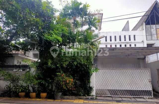Dijual Rumah Layak Huni 2 Lantai di Menteng Jakarta Pusat