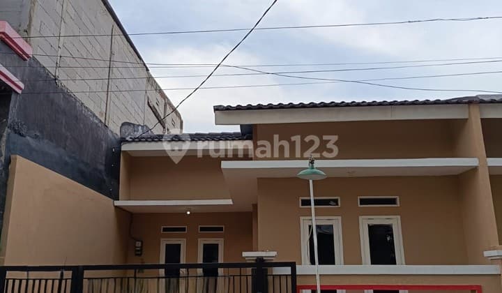 Dijual rumah lokasi strategis di pondok ungu permai