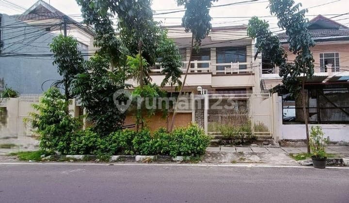For Sale House in Grogol Muwardi 3 Floors by the Main Road