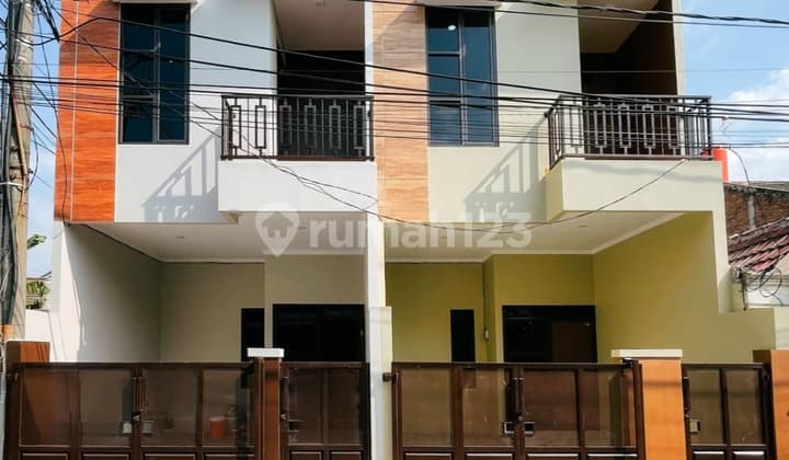 Dijual Rumah 2 Lantai Siap Huni di Pondok Ungu Permai