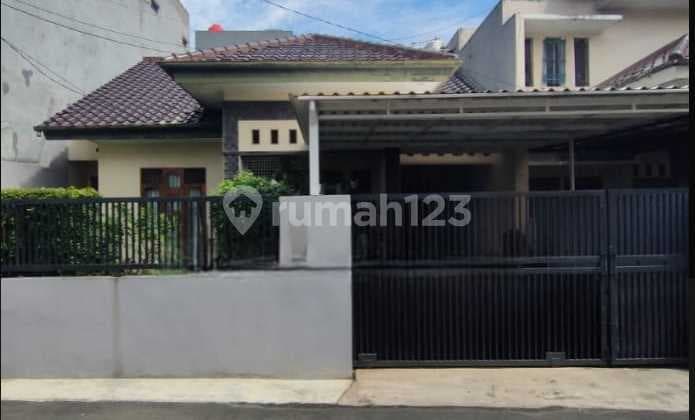 Cheap Ready-to-Occupy House for Sale in Bintaro, South Jakarta
