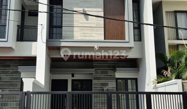 Manyar Row 4Mobil Bebas.banjir