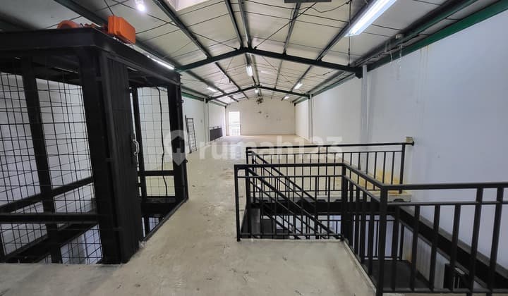 Gudang Tiga lantai Bizpark Daan Mogot 12x24, Ada Lift 2 tonase