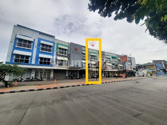 Dijual Ruko 3,5 Lantai, Luas 216m2 di Rawajati Timur