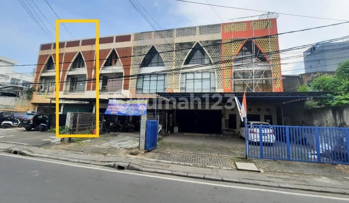 Disewakan Ruko, Bisa Untuk Gudang , 3,5 Lantai , Luas 225m2 di Bekasi Timur, Jatinegara
