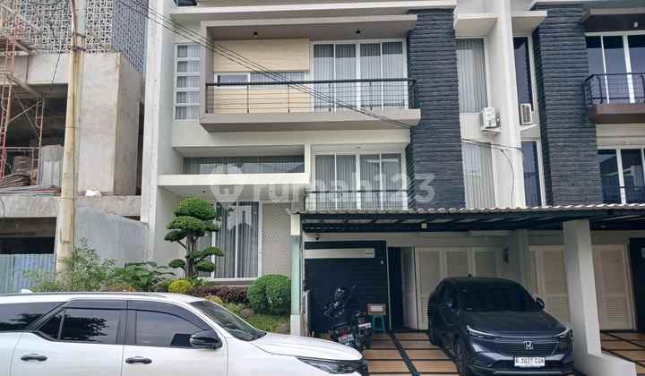Rumah Bagus Semi Furnished 9x17 di duta garden , Duta Garden