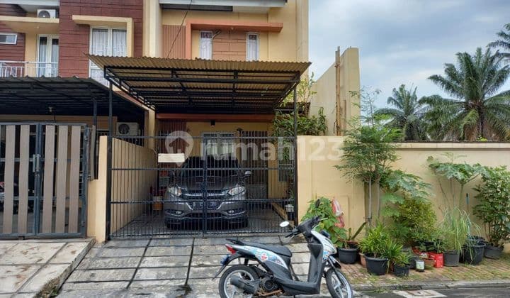 Rumah 2.5 lantai, bagus, bebas banjir di Duta Garden