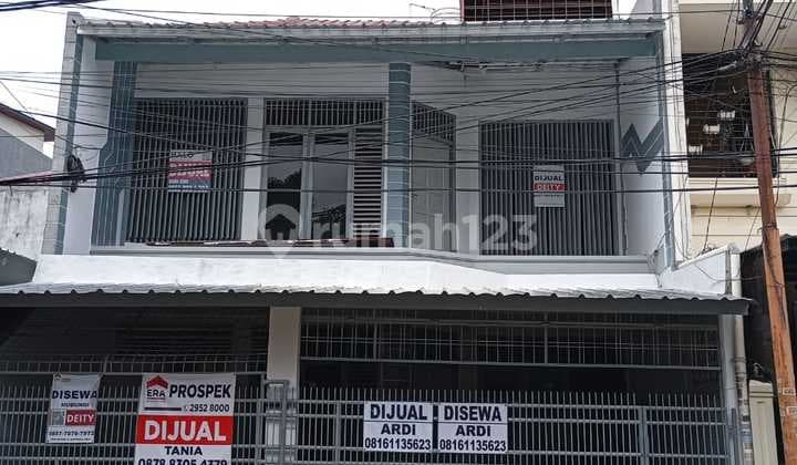 Kebon Jeruk Baru, 8x15, 2.5 floors, 3+1 bedrooms, 2+1 bathrooms, SHM, Northwest facing.