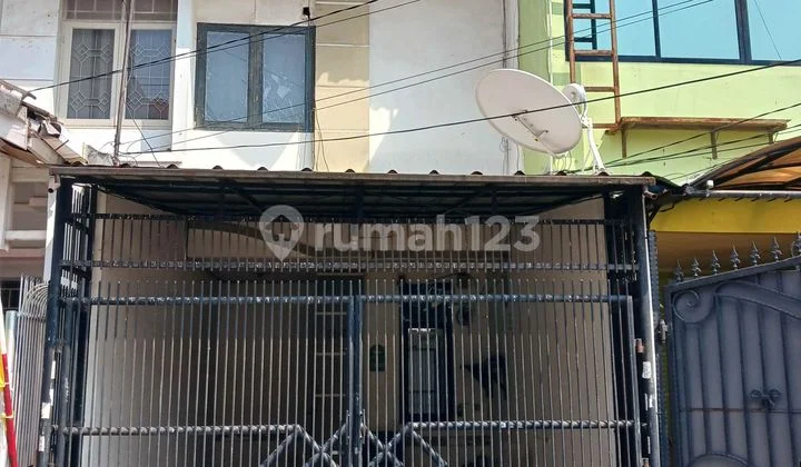 Rumah 2.25 Lt, Hdp Timur Di Taman Palem Lestari