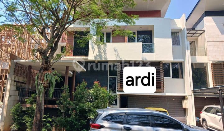 Rumah 3 Lantai Bagus, 240 M2, Jalan 2 Lajur Di Citra 7