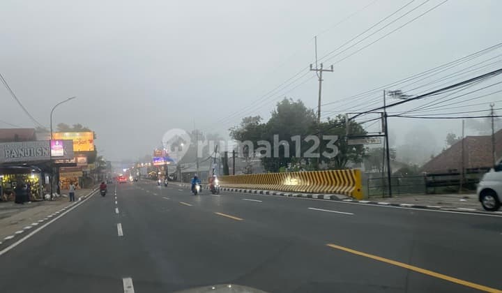 Lahan Depan Cimory Dairy Land Puncak, Arah Naik