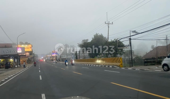 Lahan Depan Cimory Dairy Land Puncak, Arah Naik