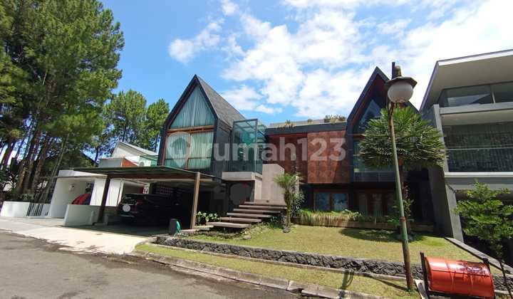 LUX Rental House, Beautifully Furnished Resort Dago Pakar, Bandung