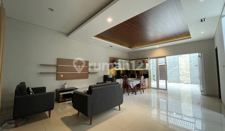 Rumah Minimalis Modern, 2 lantai, di dalam cluster di Gegerkalong