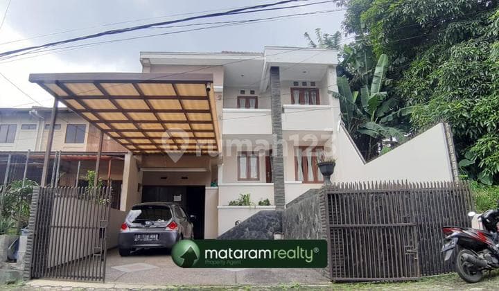 Rumah 2 Lantai Bagus Semi Furnished SHM di Jl.gegerkalong Tonggoh, Bandung