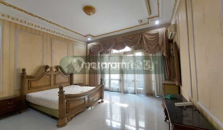 Rumah Mewah 2 Lantai Bagus Semi Furnished Bergaya Mediterania