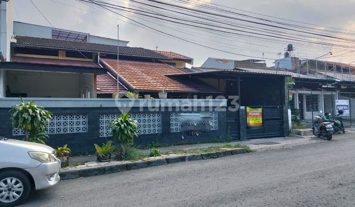 Rumah Bagus Semi Furnished SHM Jalan utama Antapani, Bandung