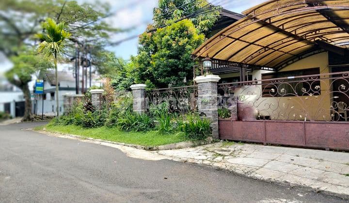 Wide House, Corner, 1 Floor, Cipaganti Street