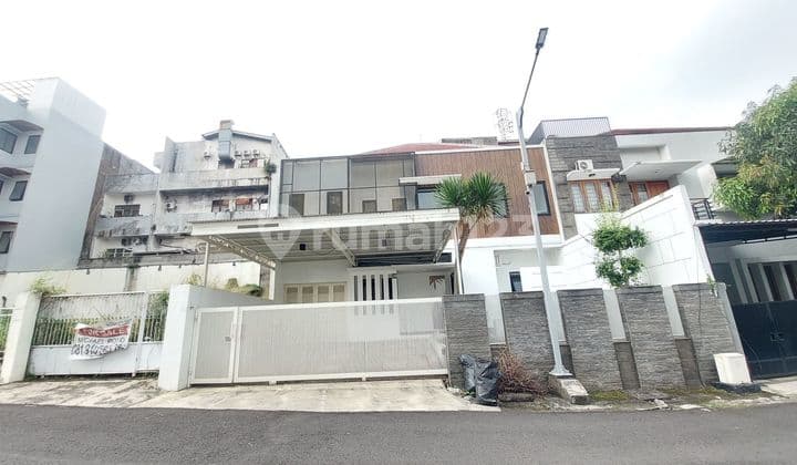 Rumah 2 Lantai Sudah Renovasi Semi Furnished di Jalan Terusan Sutami, Bandung