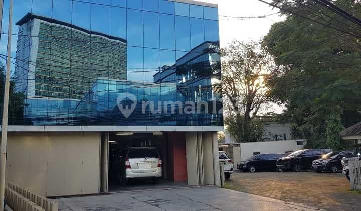 Gedung 3 Lantai cocok untuk cafe,showroom,kantor dll,lokasi premium tengah kota di Wastu kencana ,Bandung