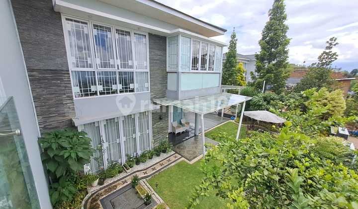 Luxury House Minimalis Modern Dalam Lokasi Prestige Dago Resor