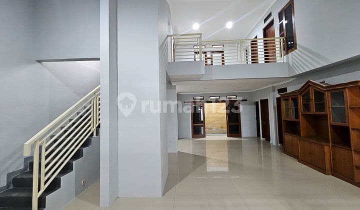 Rumah Total Renovasi,Dekat ke Pvj.lokasi Sangat Strategis Cocok untuk Rumah Tinggal/Invest