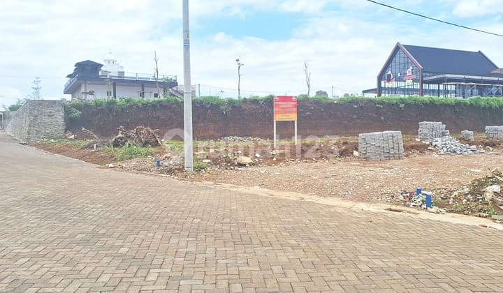 The Saptorenggo Pakis Tower plot of land is suitable for building boarding houses.