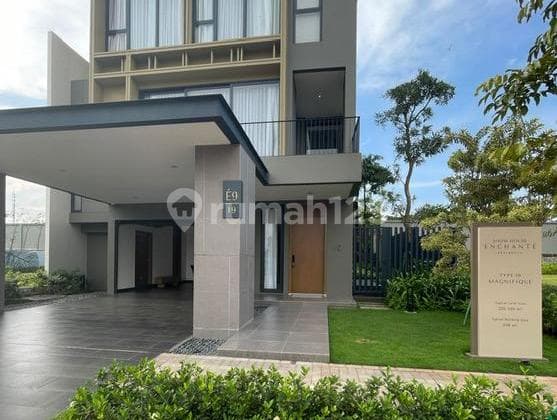 Dijual Rumah Cantik Rapih Hoek Style American Classic 3 Inclued Lift Lantai Cluster Montez Tressor BSD Tangerang