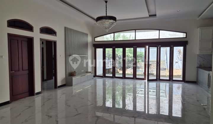 Rumah Cantik Komplek Cisaranten Bandung