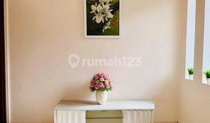 Dijual Rumah Lokasi Sangat strategis Jalan Setrasari Raya kota Bandung