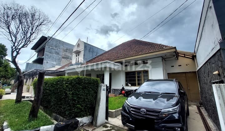 Jual Cepat Rumah Strategis Sayap Riau Kota Bandung Bangunan 2 Lantai