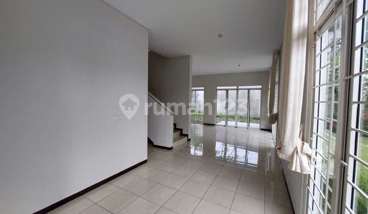 Hoek House in Tatar Chandraresmi, Baru Parahyangan City, Bandung