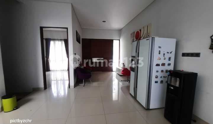 Rumah Mewah Full Furnished di Batununggal