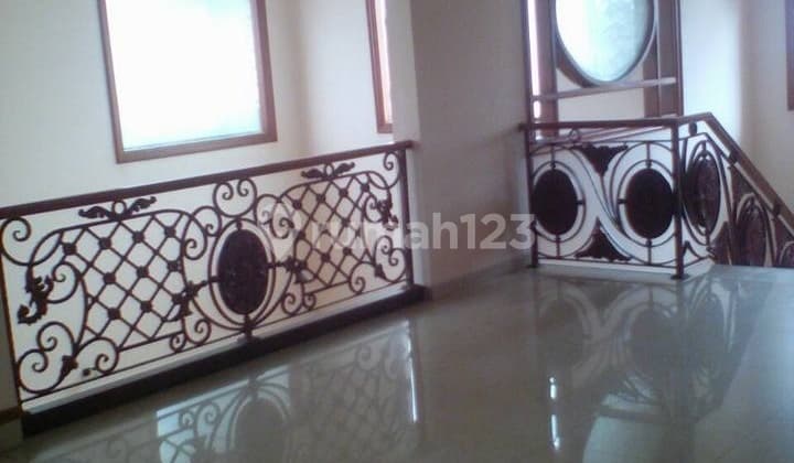 Rumah 2 lantai di Raffles Hills Cibubur LT 500 LB 600 siap NEGO